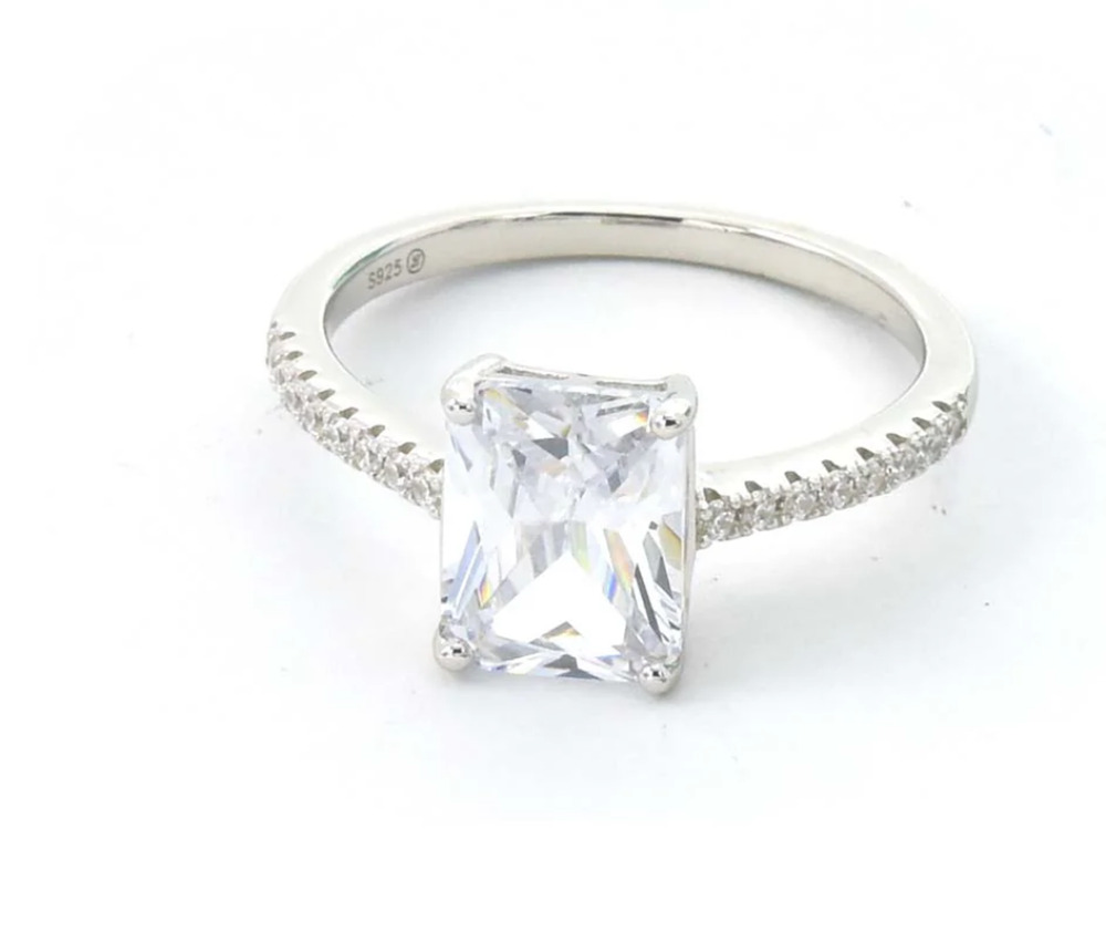 Elegant Women's Engagement Ring with Emerald-Shaped Cubic ZirconiaTimeless